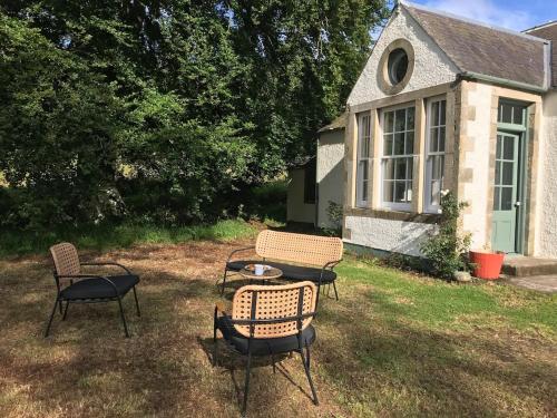 Gorgeous boutique off-grid cottage near Peebles in Eddleston