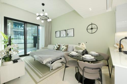 Burj Khalifa Poolview 1BR Apartment for 4 people, Dubai (foto 9)