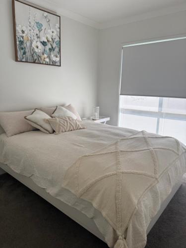 Tranquil Retreat - Your Own Room in a Peaceful Modern Shared House in Warner Lakes in Brisbane Northern Suburbs