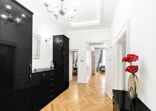 Carlton Suites - image 2