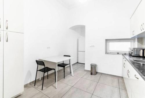 Carlton Suites - image 14