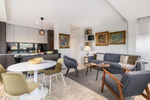 One-Bedroom Apartment image 9