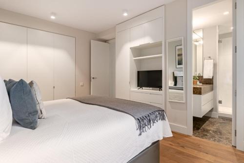 Stylish 1BR Apartment with City Views – Colón - image 7