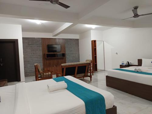 Deluxe Family Room image 5