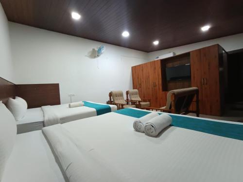 Deluxe Family Room image 7