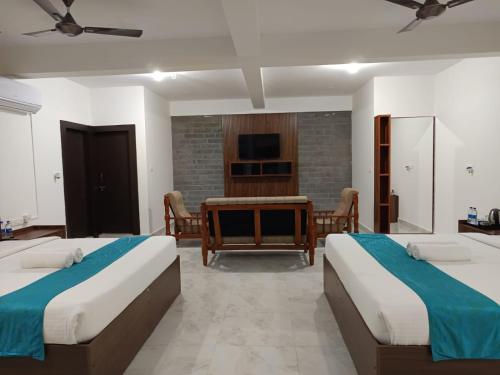 Deluxe Family Room image 3