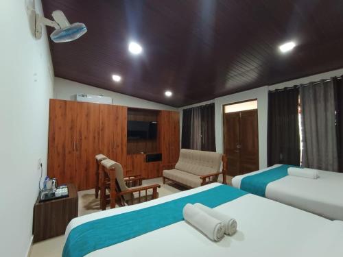 Deluxe Family Room image 6