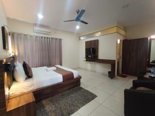 Deluxe Room image 3