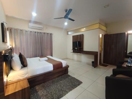 Deluxe Room image 6