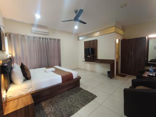 Deluxe Room image 7