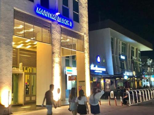 Seaview Seafront Duplex in Town with WiFi & Full Kitchen 23