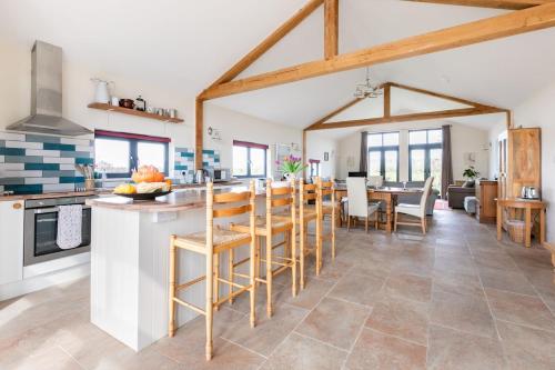 Leveret Lodge with secure garden for Dogs in Chislet