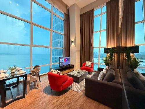 Seaview Seafront Duplex in Town with WiFi & Full Kitchen 10