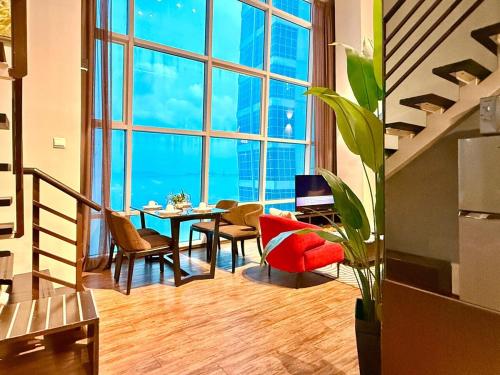 Seaview Seafront Duplex in Town with WiFi & Full Kitchen 10