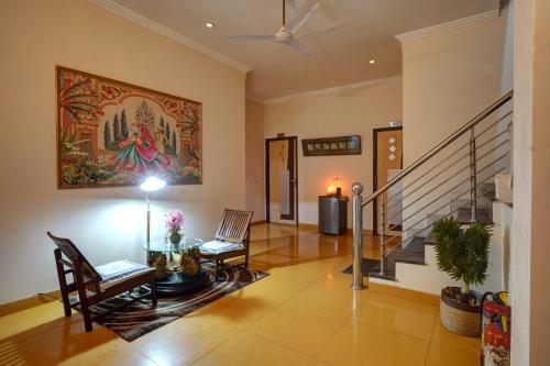 Előcsarnok, Shyama inn by Rivlet  near Jama Mecset