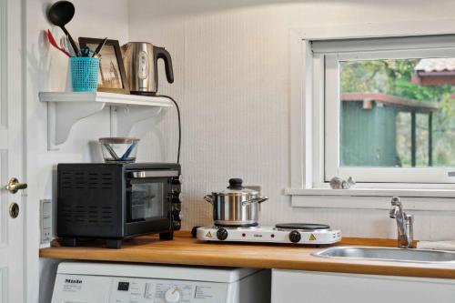 Facilities, Cozy Little Annex With A Sea View in Kalvehave