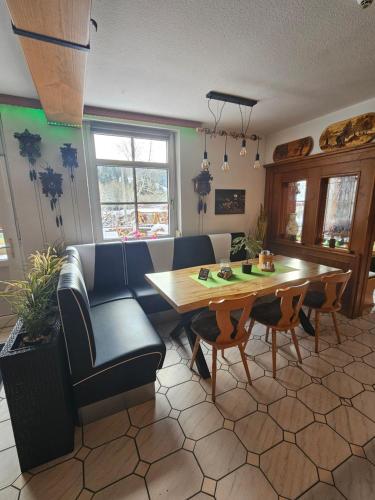 餐廳, Pension & Gasthof "Am Park" UG in 施督巴赫