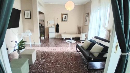 Vestige Shared Apartment Piraeus - Tap to explore photos
