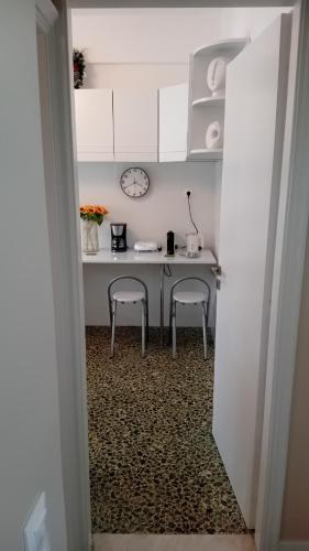 Vestige Shared Apartment Piraeus - Tap to explore photos