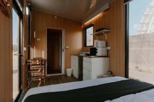 Kitchen, Fulu Dragon Boat Camping House 2 by Tiny Away in Fuxing Township