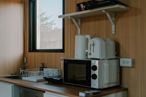 Kitchen, Fulu Dragon Boat Camping House 2 by Tiny Away in Fuxing Township