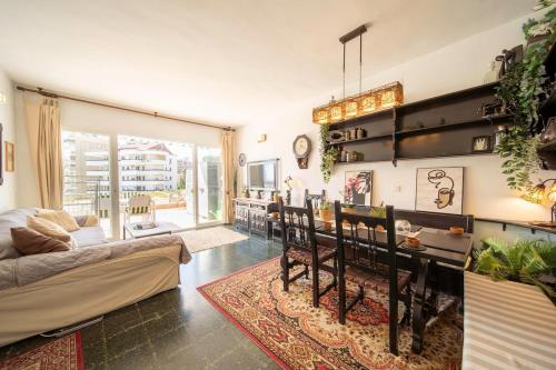 Sun-Drenched, Sea-View Apartment with Giant Patio!, Fuengirola (Foto 2)