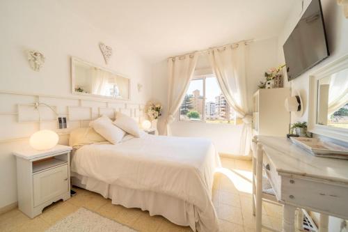 Sun-Drenched, Sea-View Apartment with Giant Patio!, Fuengirola (Foto 5)