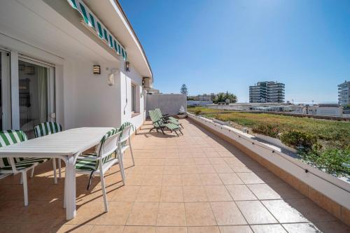 Sun-Drenched, Sea-View Apartment with Giant Patio!, Fuengirola (Foto 6)
