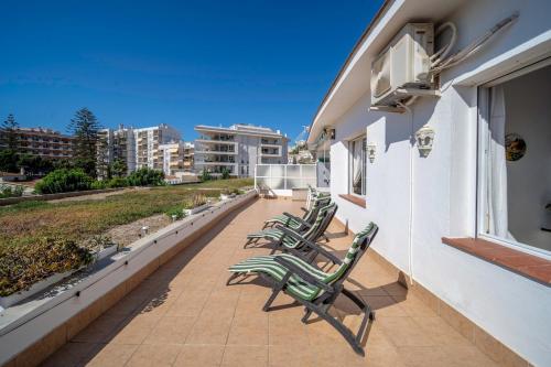Sun-Drenched, Sea-View Apartment with Giant Patio!, Fuengirola (Foto 4)
