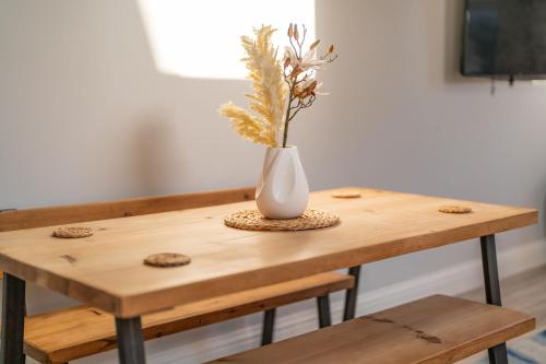 2 Bedroom, 2 Bathroom Garden Flat, By Primal Estates Short Lets in Brighton, Brighton and Hove (zdjęcie 3)