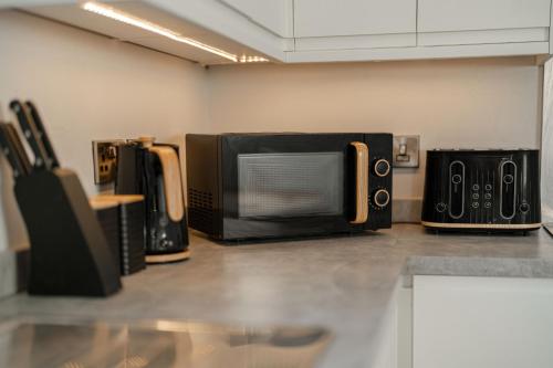 2 Bedroom, 2 Bathroom Garden Flat, By Primal Estates Short Lets in Brighton, Brighton and Hove (zdjęcie 8)
