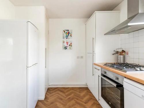 Bright and Spacious Apartment-Unbeatable Location - Pass the Keys, Windsor (photo 9)