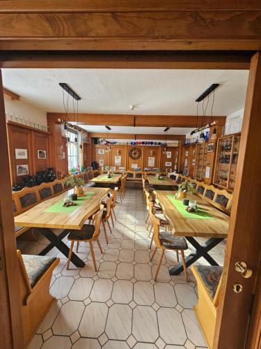 宴會廳, Pension & Gasthof "Am Park" UG in 施督巴赫