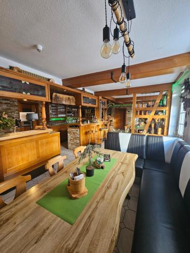 餐廳, Pension & Gasthof "Am Park" UG in 施督巴赫