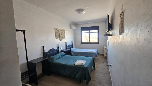 2 twin beds