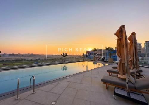 Sleek 2BR in Nobles Business Bay - image 14
