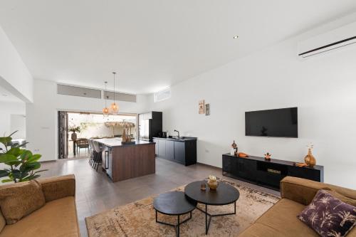 Three-Bedroom Villa image 9