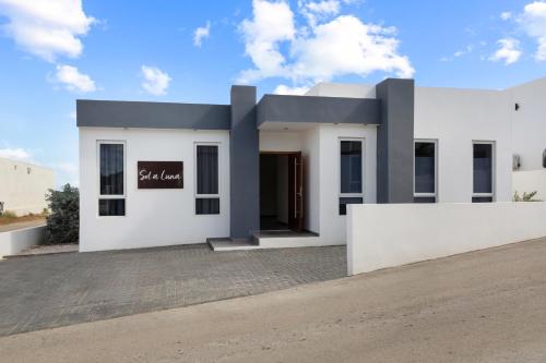 Three-Bedroom Villa image 8