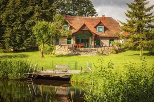 J1 Idyllisches Ferienhaus mit Seeblick in Jülchendorf, Deutschland