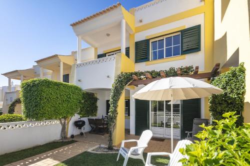 2 bedrooms, 5 beds