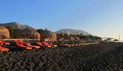 Strand, Black Rock Traditional Rooms in Emporeio