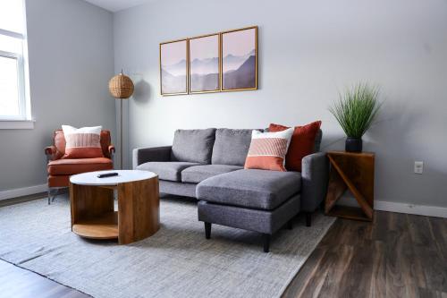 Luxury Apartment with Gym, Steps From Commuter Rail #3013 in Reading, USA