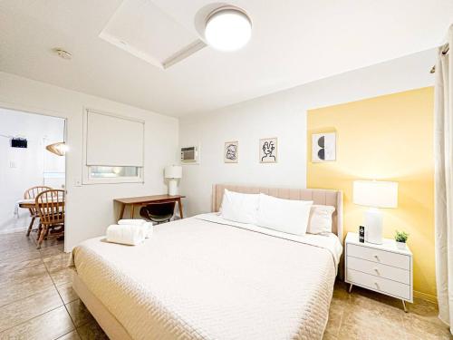 Cozy 1-BR Poolside Getaway in West LA - LOU2 - WW, Los Angeles (fotografie 2)