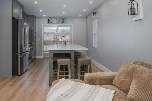 Harbor Clubhouse 3Bed 3.5Bath Modern Waterfront with Fireplace in Johnsburg (IL)