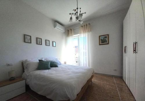 Sunny Apt 20 min St Peter by train