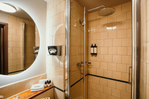 room detail thumbnail 2