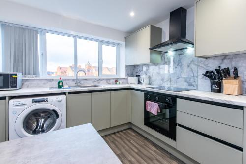 廚房, Chapel Street Apartments - Great Transport & Local Amenities in 朗伊頓