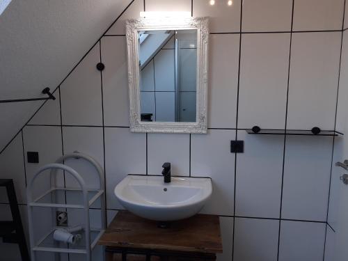 One-Bedroom Apartment with Balcony image 4
