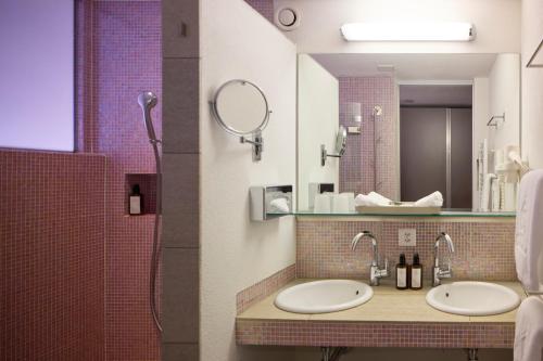 room detail thumbnail 2