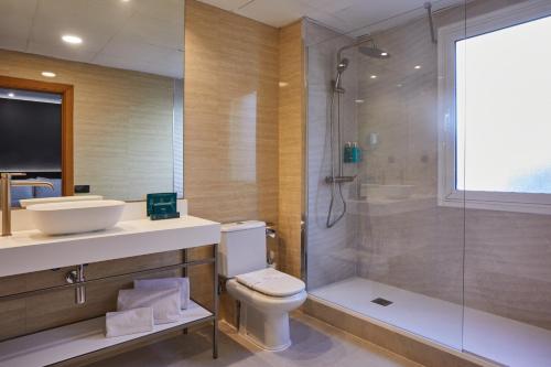 Superior Double or Twin Room image 6